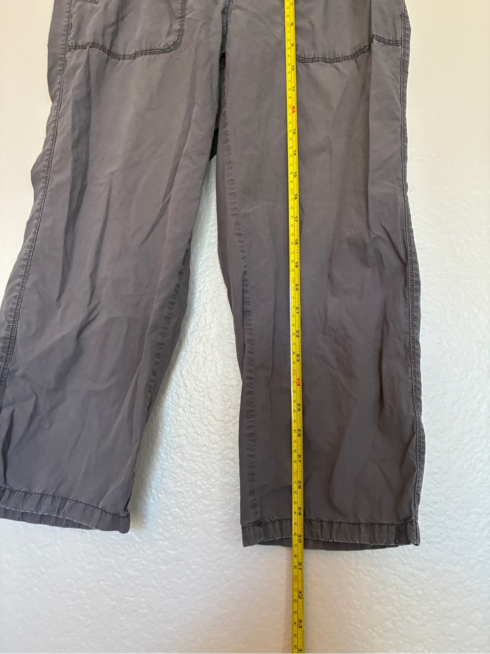 VTG Y2K LOFT Low-Rise Charcoal Cropped Denim Cargo Capris 2000s Distressed Comfy - Picture 5 of 6